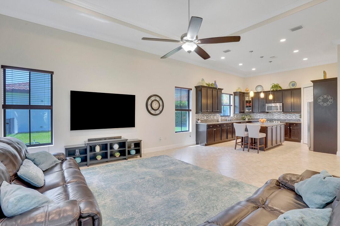 Active With Contract: $870,000 (4 beds, 4 baths, 3082 Square Feet)