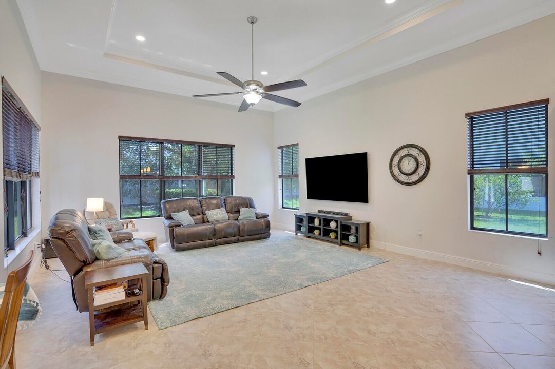 Active With Contract: $870,000 (4 beds, 4 baths, 3082 Square Feet)