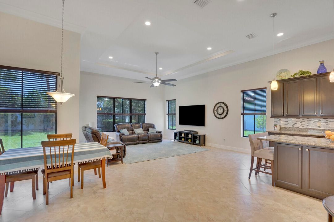 Active With Contract: $870,000 (4 beds, 4 baths, 3082 Square Feet)