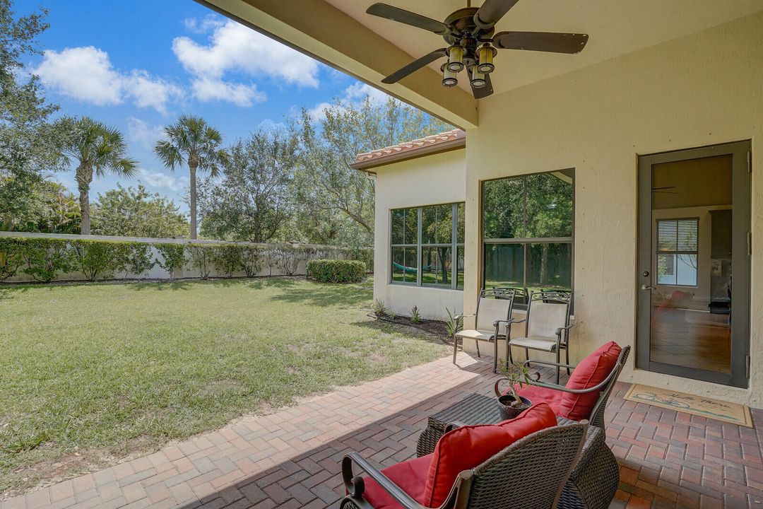 Active With Contract: $870,000 (4 beds, 4 baths, 3082 Square Feet)