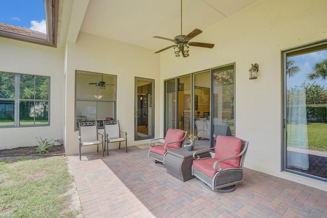 Active With Contract: $870,000 (4 beds, 4 baths, 3082 Square Feet)