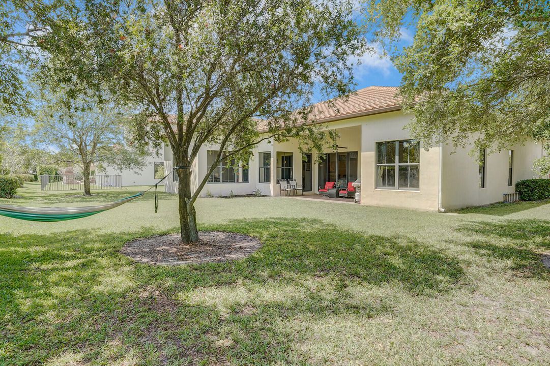 Active With Contract: $870,000 (4 beds, 4 baths, 3082 Square Feet)