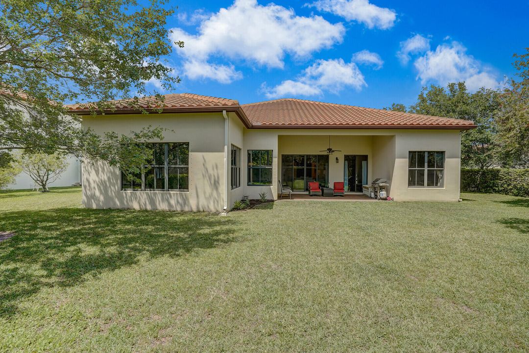 Active With Contract: $870,000 (4 beds, 4 baths, 3082 Square Feet)