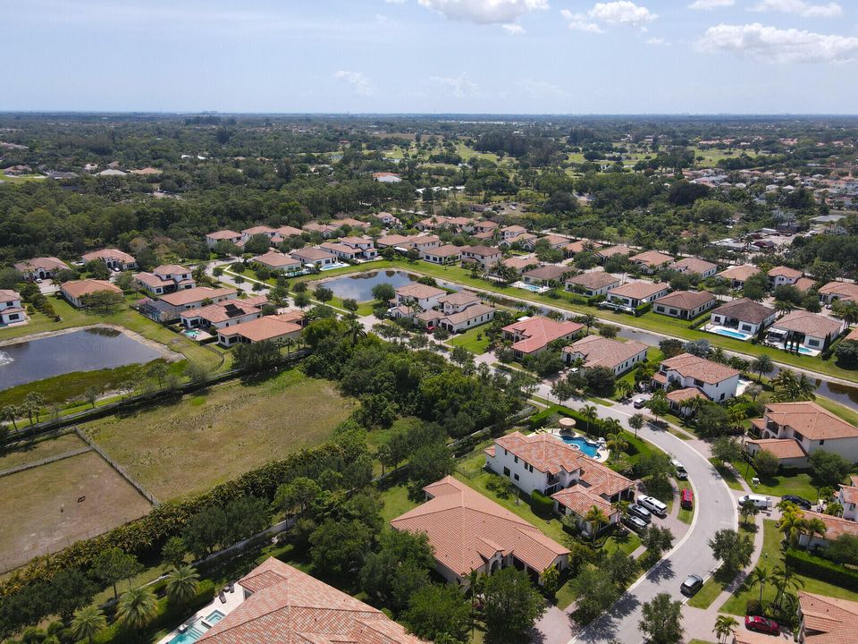 Active With Contract: $870,000 (4 beds, 4 baths, 3082 Square Feet)