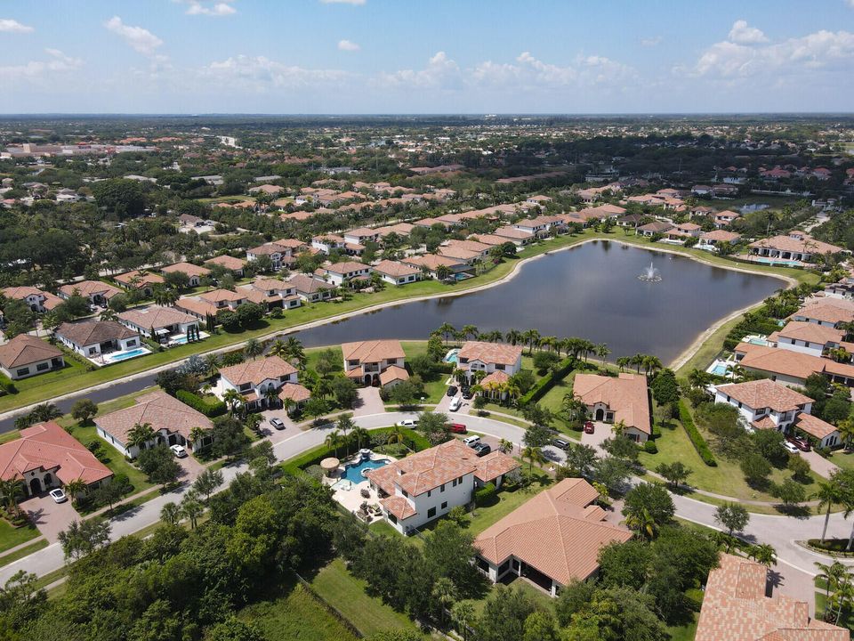 Active With Contract: $870,000 (4 beds, 4 baths, 3082 Square Feet)