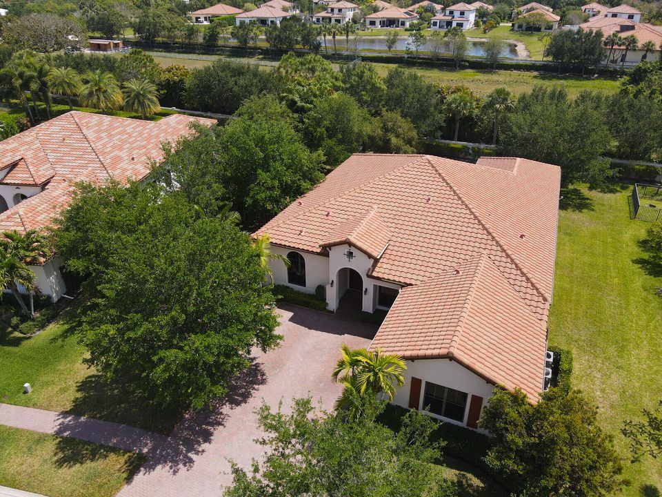 Active With Contract: $870,000 (4 beds, 4 baths, 3082 Square Feet)