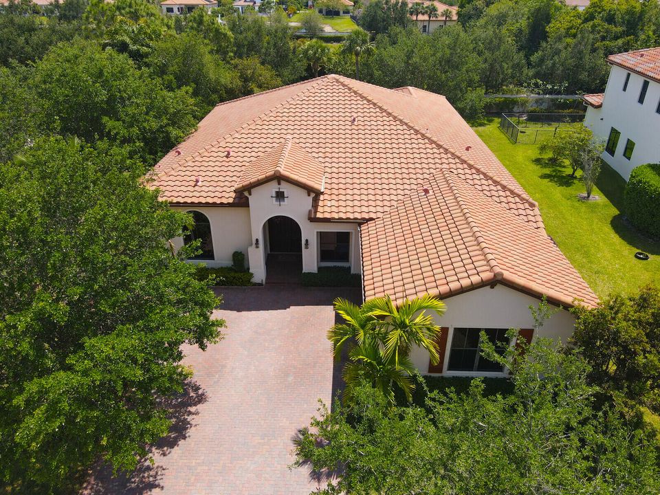 Active With Contract: $870,000 (4 beds, 4 baths, 3082 Square Feet)