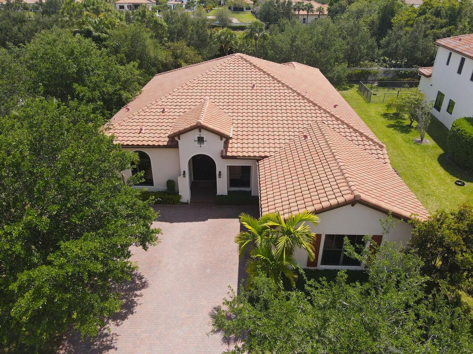 Active With Contract: $870,000 (4 beds, 4 baths, 3082 Square Feet)