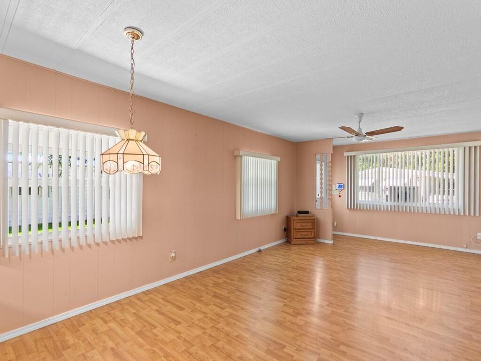 For Sale: $59,500 (2 beds, 2 baths, 1080 Square Feet)