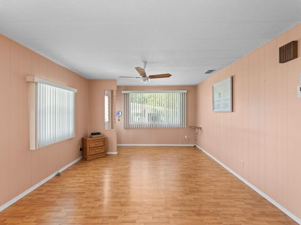 For Sale: $59,500 (2 beds, 2 baths, 1080 Square Feet)