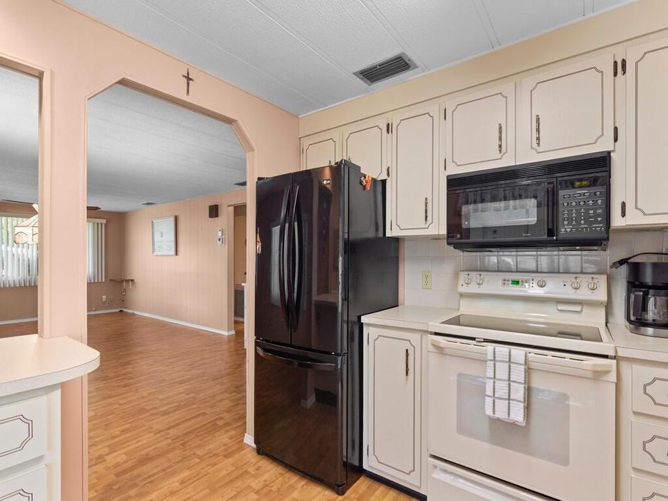 For Sale: $59,500 (2 beds, 2 baths, 1080 Square Feet)