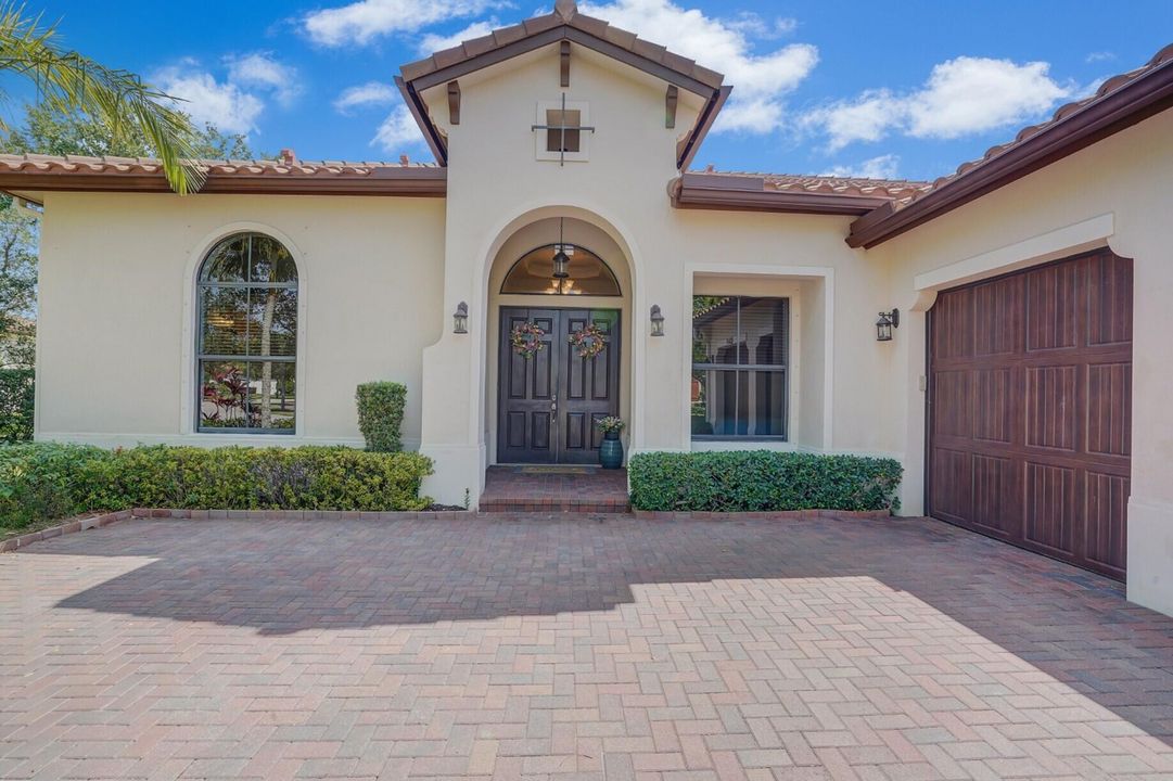 Active With Contract: $870,000 (4 beds, 4 baths, 3082 Square Feet)