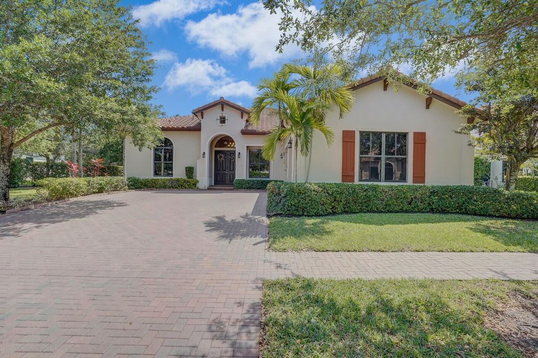 Active With Contract: $870,000 (4 beds, 4 baths, 3082 Square Feet)