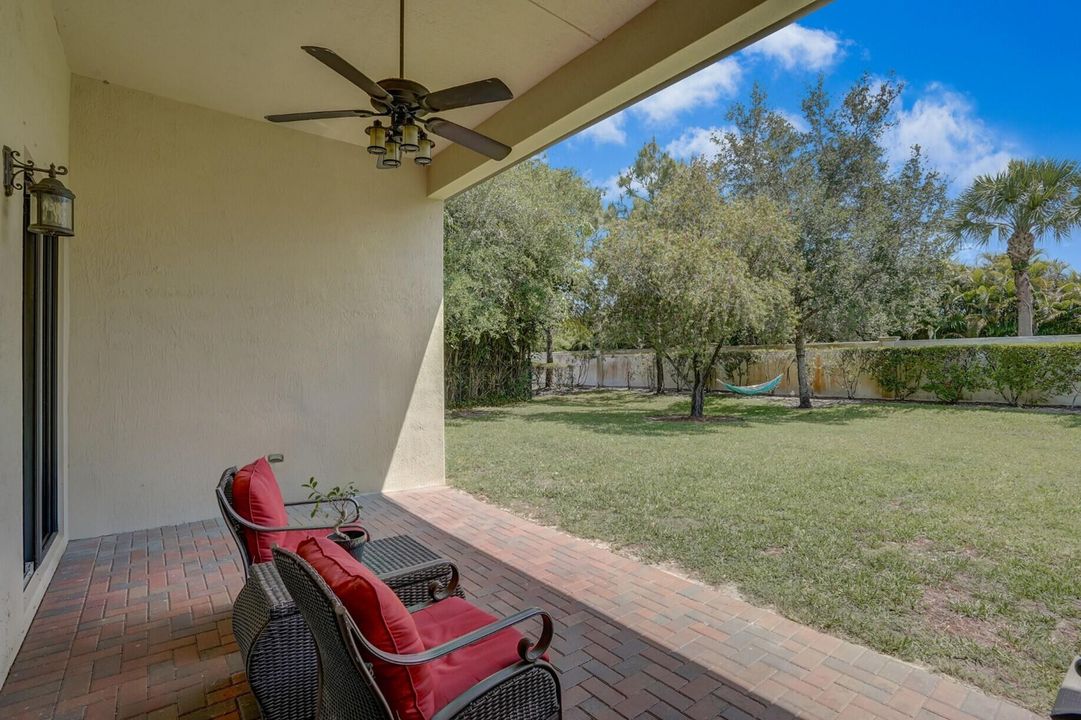 Active With Contract: $870,000 (4 beds, 4 baths, 3082 Square Feet)