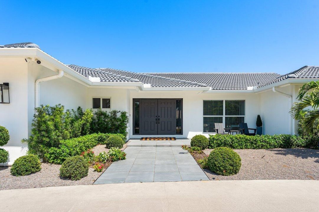 For Sale: $3,345,000 (5 beds, 3 baths, 2932 Square Feet)