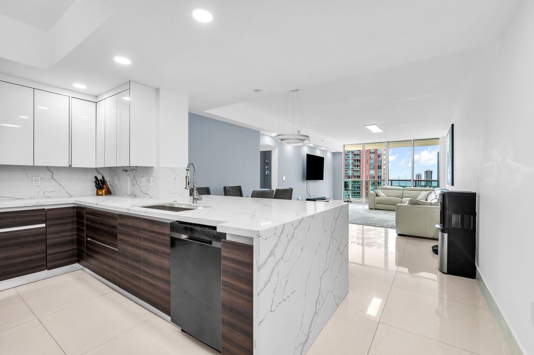 Recently Sold: $839,000 (3 beds, 3 baths, 1760 Square Feet)