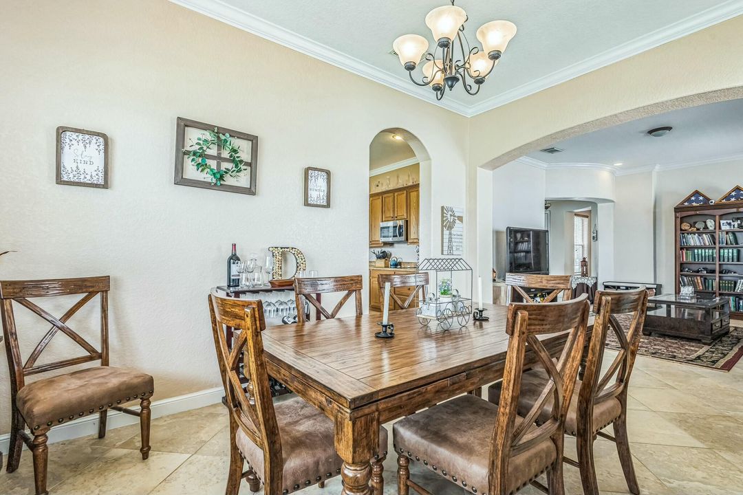 待售: $869,000 (6 贝兹, 5 浴室, 3837 平方英尺)