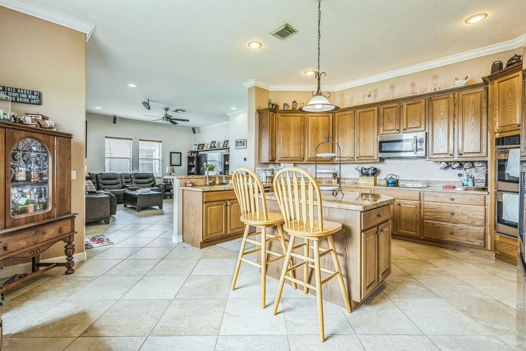 待售: $869,000 (6 贝兹, 5 浴室, 3837 平方英尺)