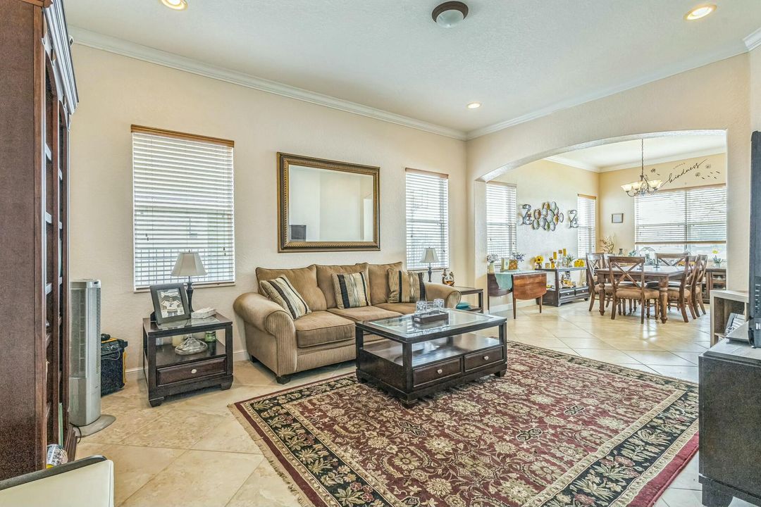 待售: $869,000 (6 贝兹, 5 浴室, 3837 平方英尺)