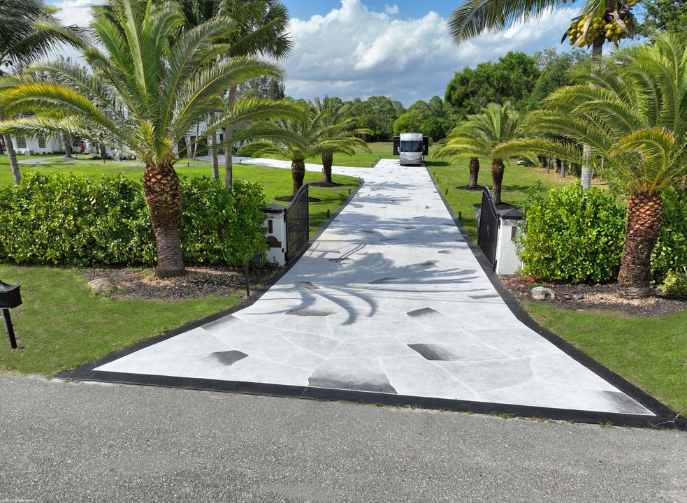 For Sale: $1,895,000 (5 beds, 4 baths, 3755 Square Feet)