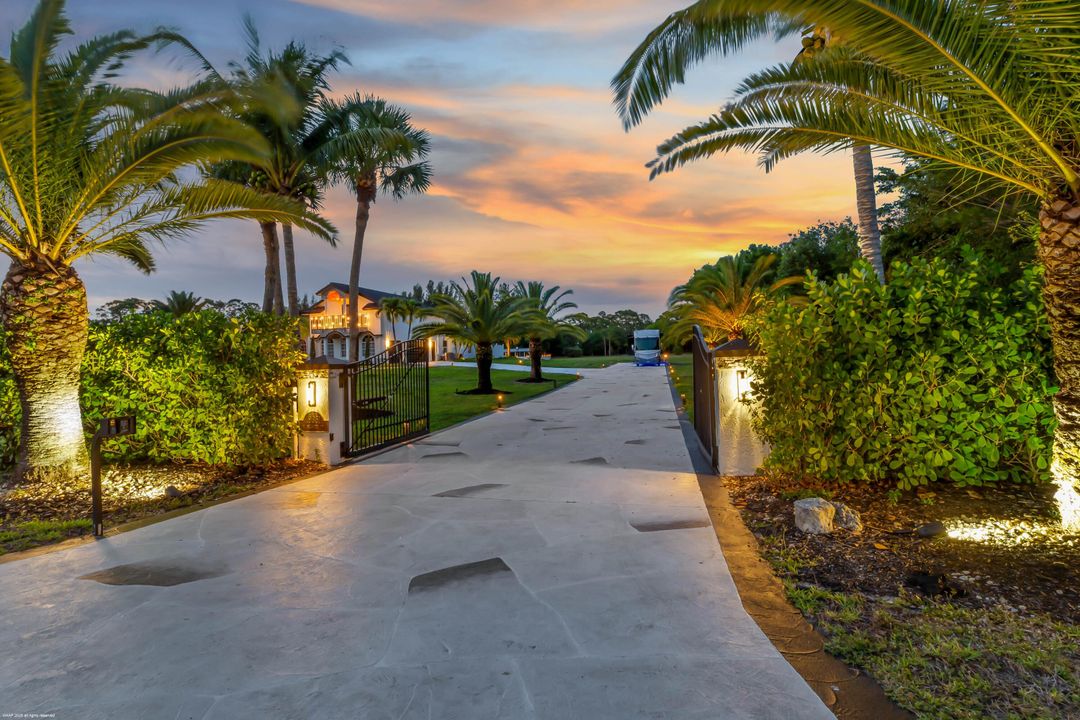 For Sale: $1,895,000 (5 beds, 4 baths, 3755 Square Feet)