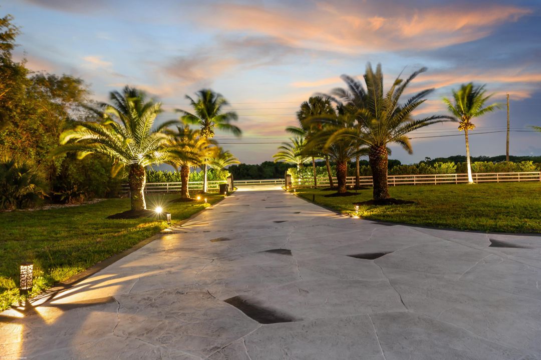 For Sale: $1,895,000 (5 beds, 4 baths, 3755 Square Feet)