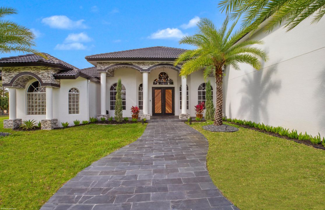 For Sale: $1,895,000 (5 beds, 4 baths, 3755 Square Feet)