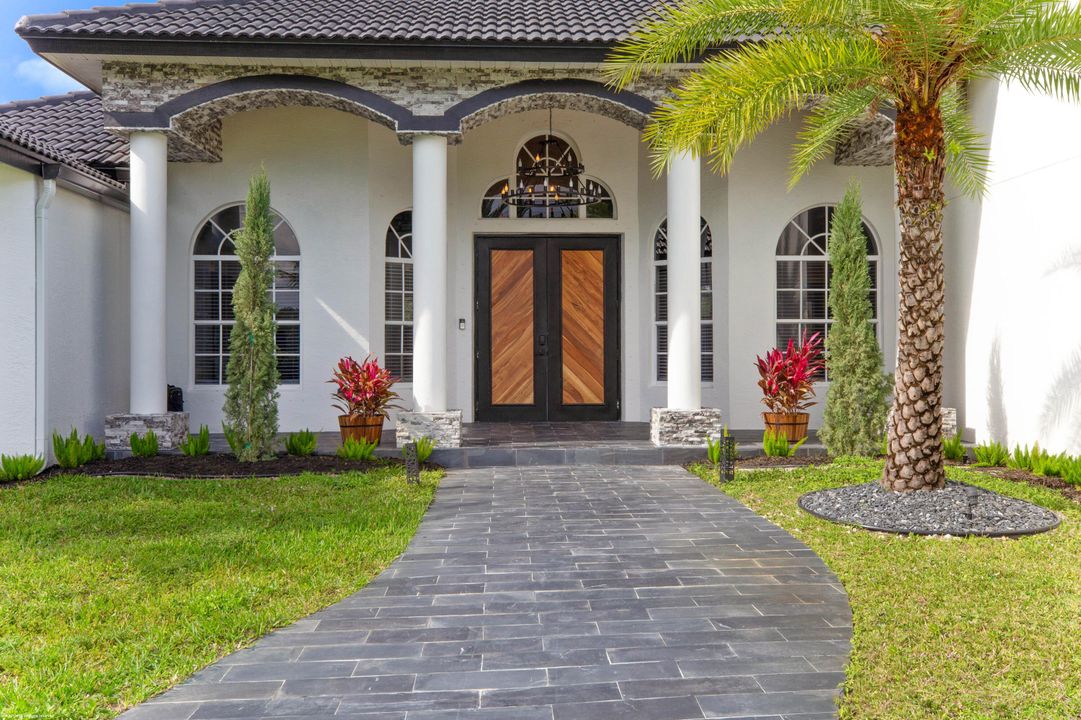 For Sale: $1,895,000 (5 beds, 4 baths, 3755 Square Feet)