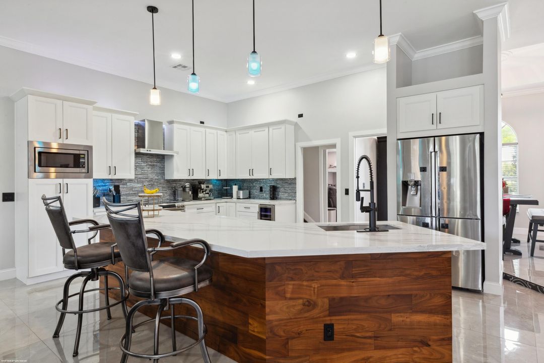 For Sale: $1,895,000 (5 beds, 4 baths, 3755 Square Feet)