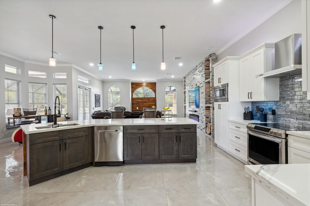 For Sale: $1,895,000 (5 beds, 4 baths, 3755 Square Feet)