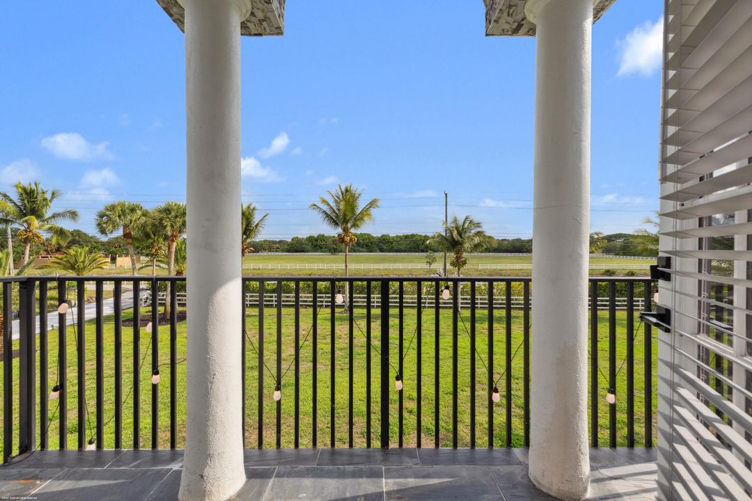 For Sale: $1,895,000 (5 beds, 4 baths, 3755 Square Feet)