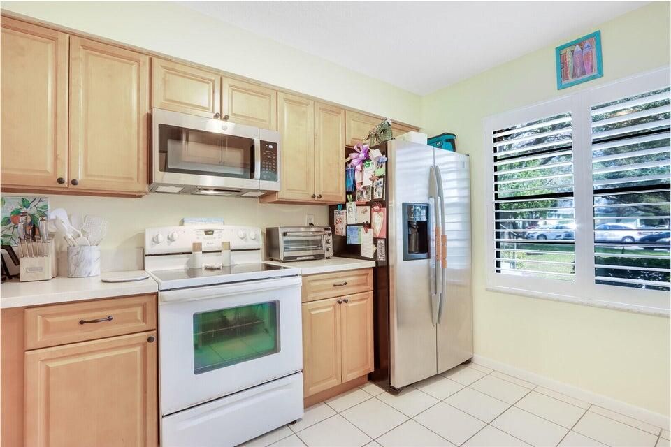 Activo con contrato: $3,300 (2 camas, 2 baños, 1200 Pies cuadrados)