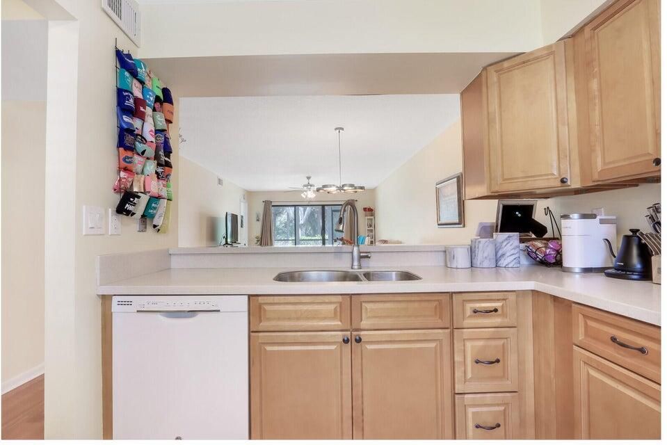 Activo con contrato: $3,300 (2 camas, 2 baños, 1200 Pies cuadrados)