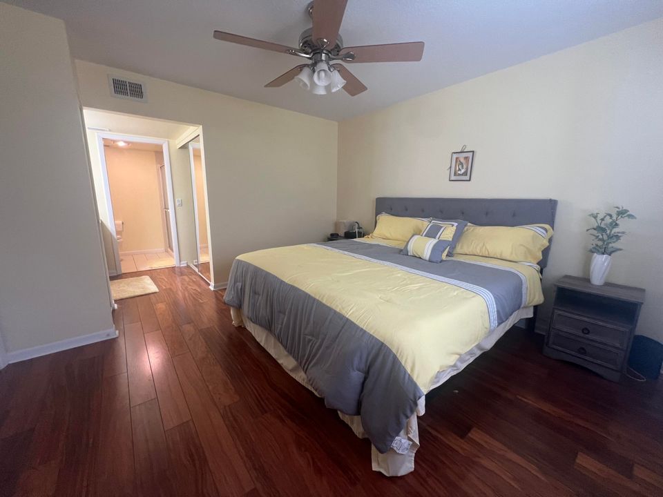 Activo con contrato: $3,300 (2 camas, 2 baños, 1200 Pies cuadrados)