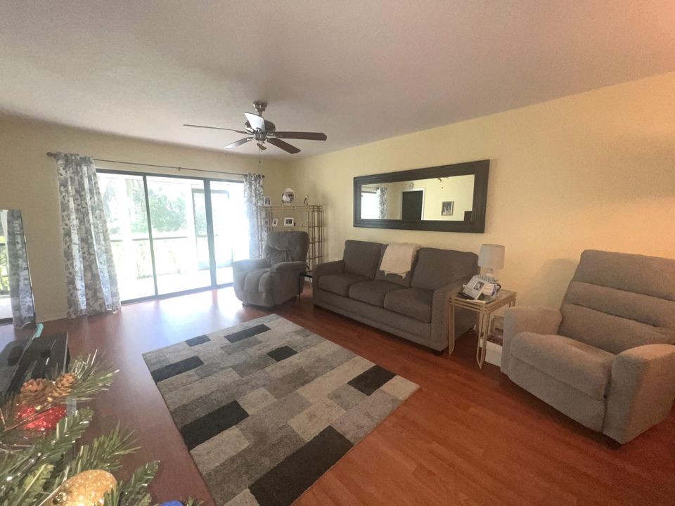 Activo con contrato: $3,300 (2 camas, 2 baños, 1200 Pies cuadrados)