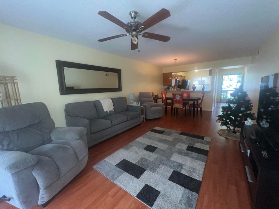 Activo con contrato: $3,300 (2 camas, 2 baños, 1200 Pies cuadrados)