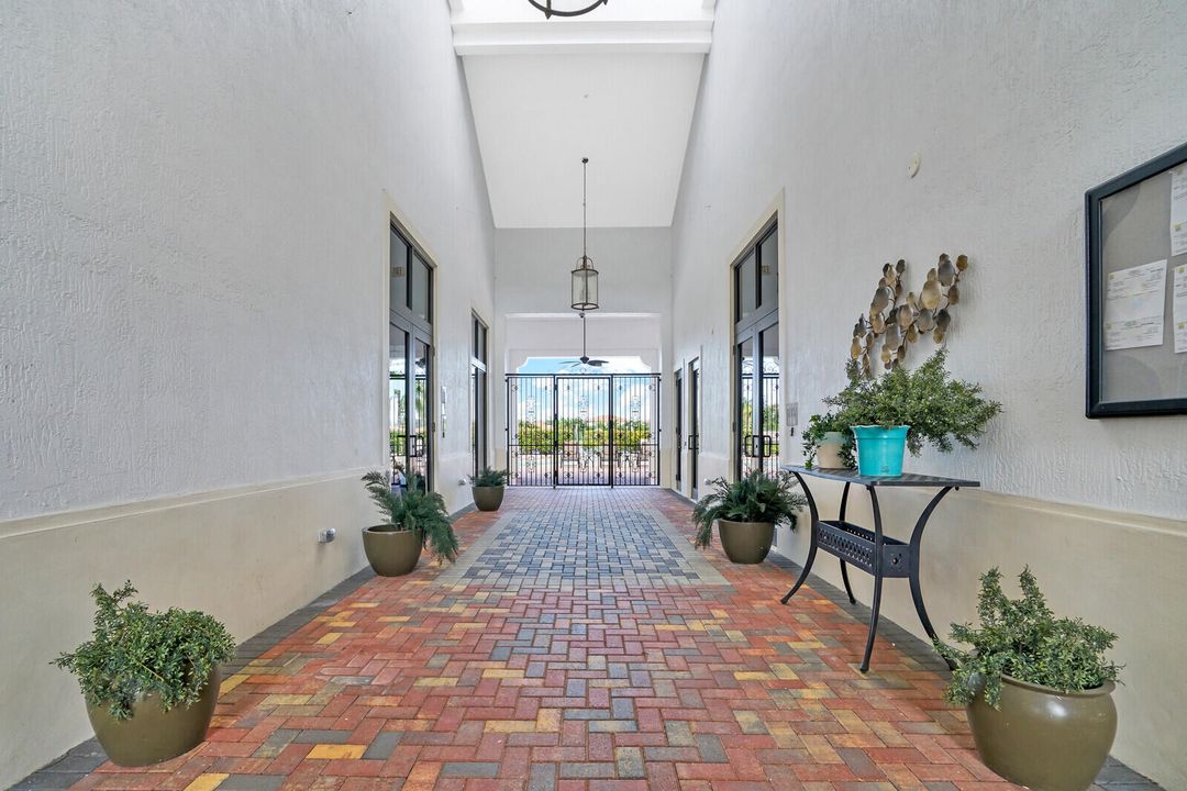 Active With Contract: $870,000 (4 beds, 4 baths, 3082 Square Feet)