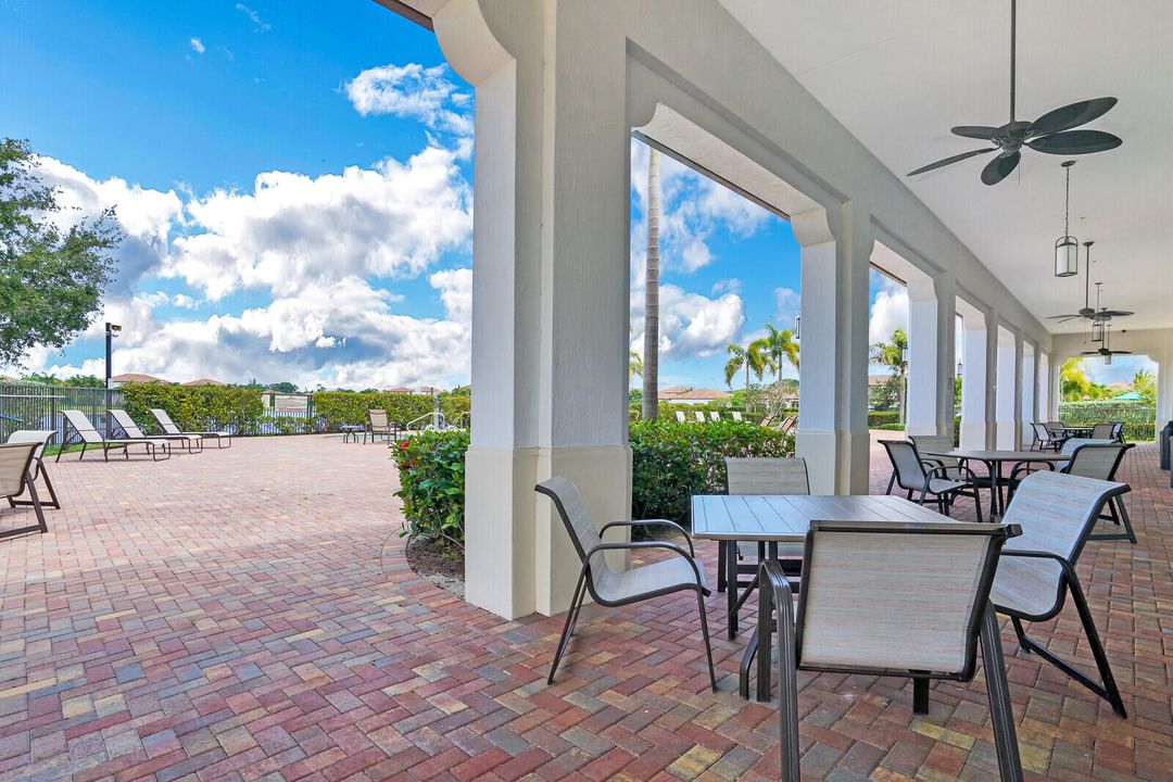 Active With Contract: $870,000 (4 beds, 4 baths, 3082 Square Feet)