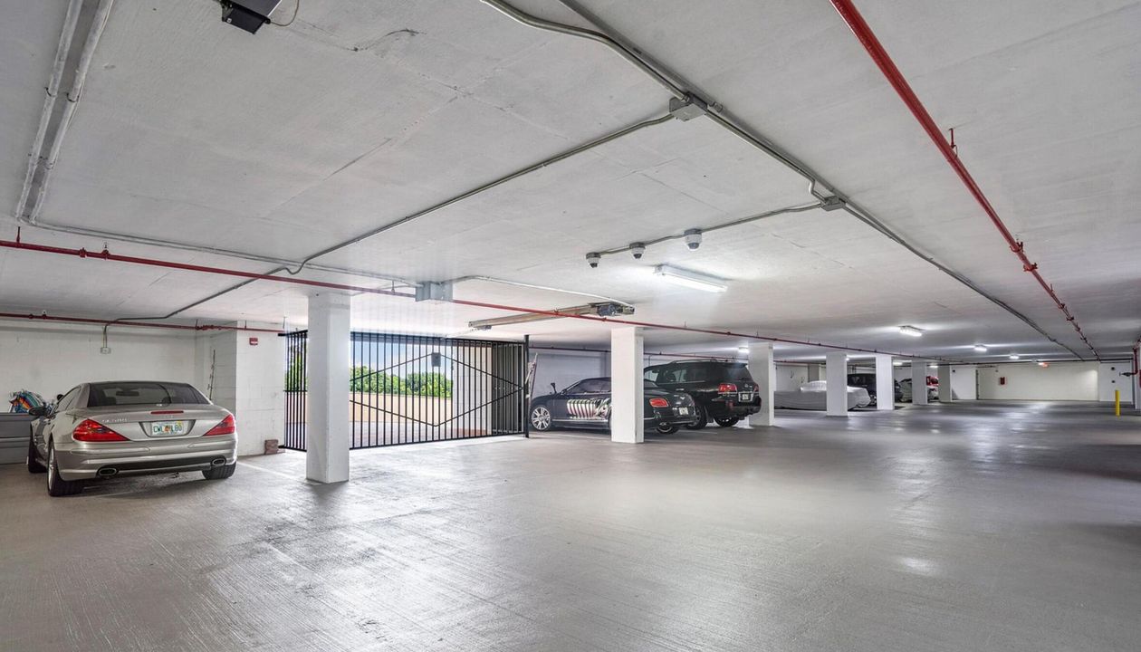 Active With Contract: $12,000 (3 beds, 3 baths, 3483 Square Feet)