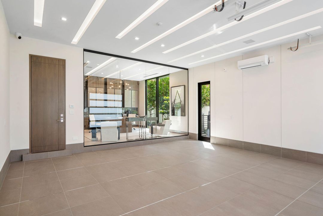 For Sale: $27,500,000 (5 beds, 6 baths, 8287 Square Feet)