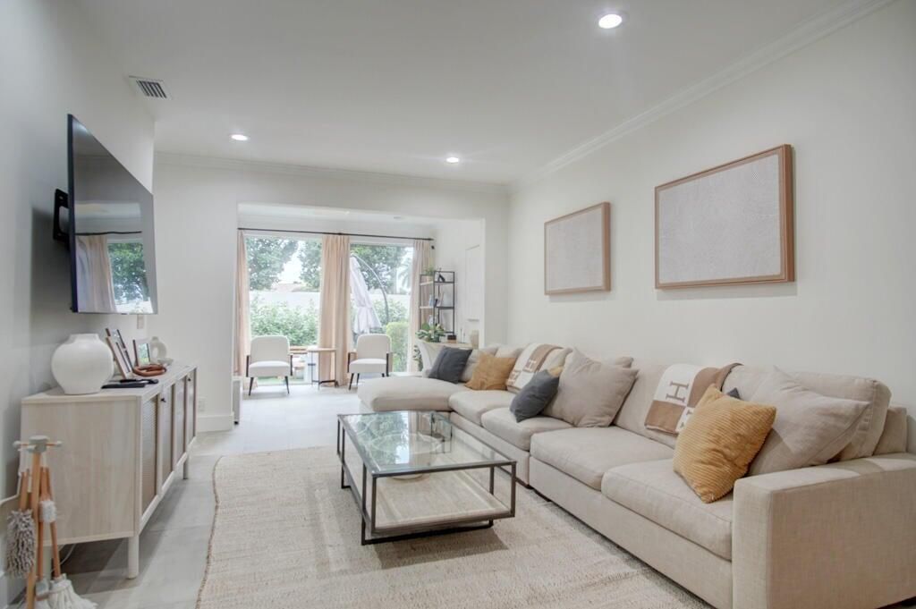 Недавно продано: $624,900 (3 спален, 2 ванн, 2003 Квадратных фут)