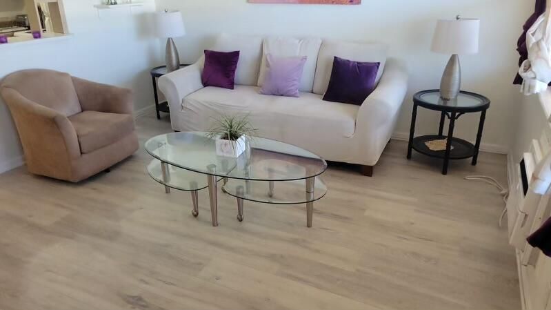 待售: $79,000 (1 贝兹, 1 浴室, 585 平方英尺)