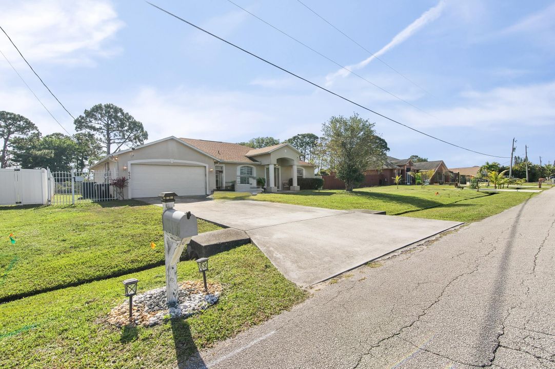 For Sale: $439,900 (3 beds, 2 baths, 2020 Square Feet)