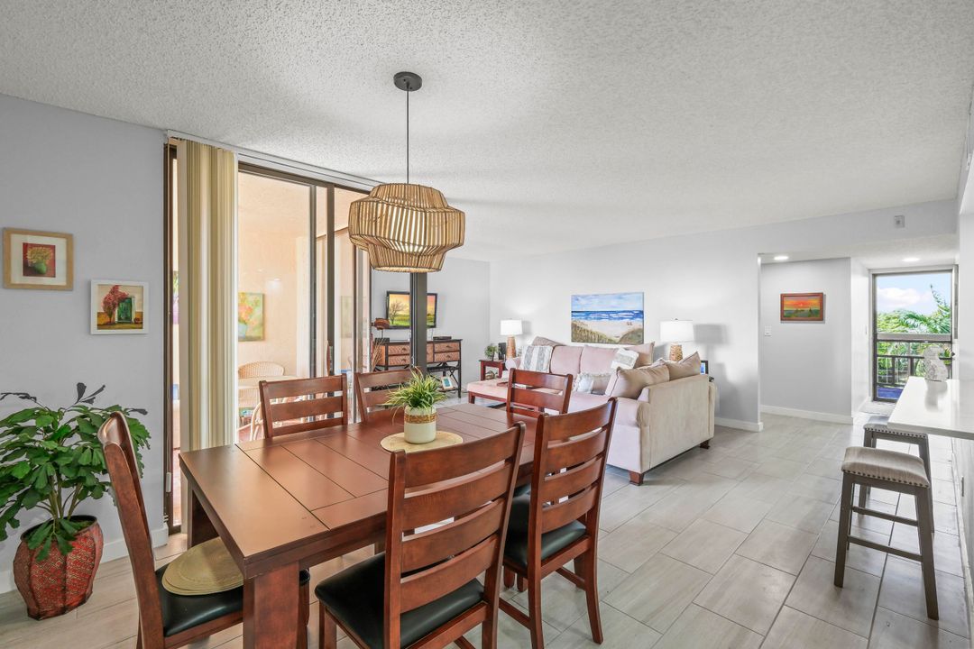 Active With Contract: $2,900 (2 beds, 2 baths, 1175 Square Feet)