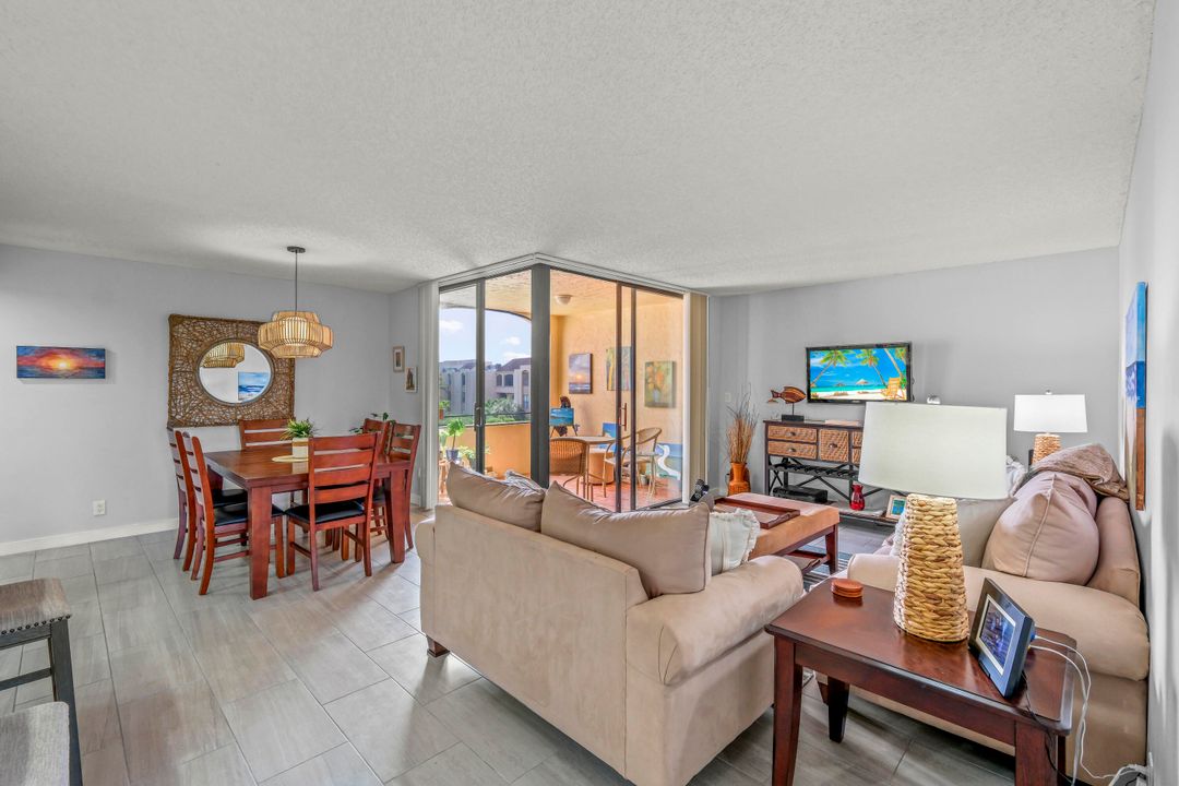 Active With Contract: $2,900 (2 beds, 2 baths, 1175 Square Feet)