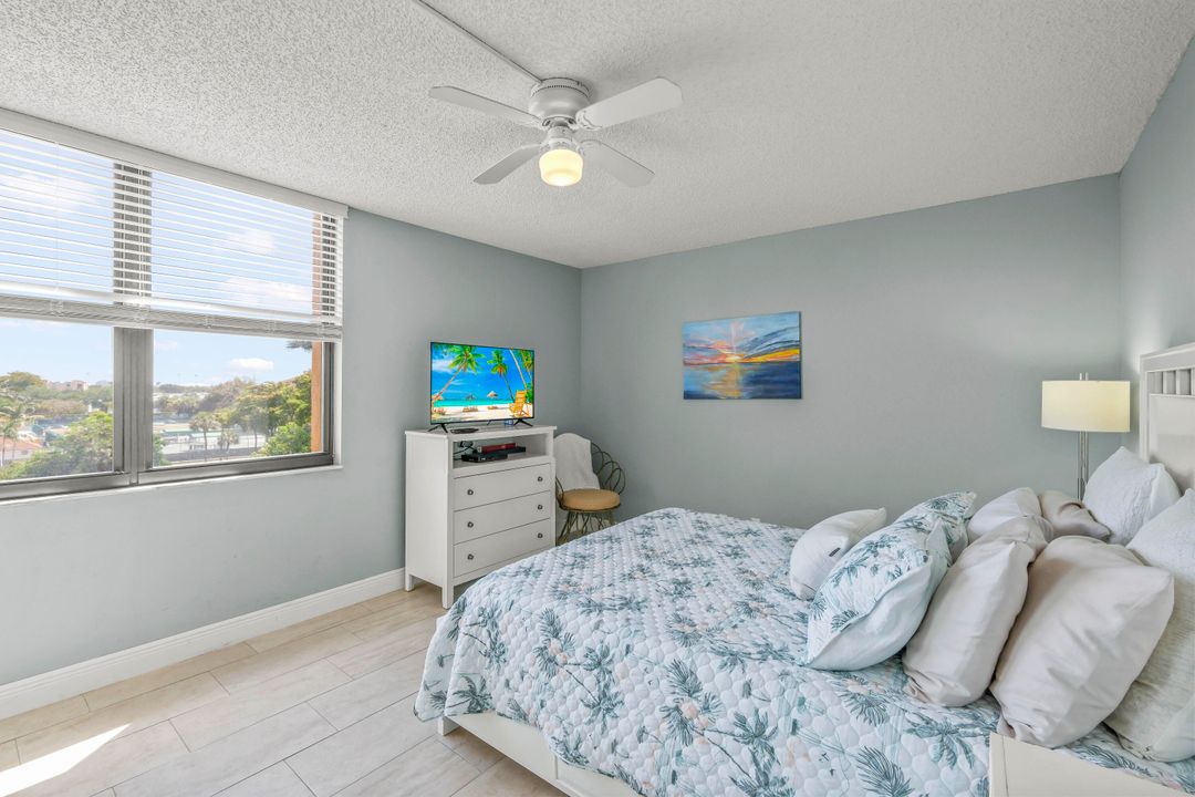 Active With Contract: $2,900 (2 beds, 2 baths, 1175 Square Feet)