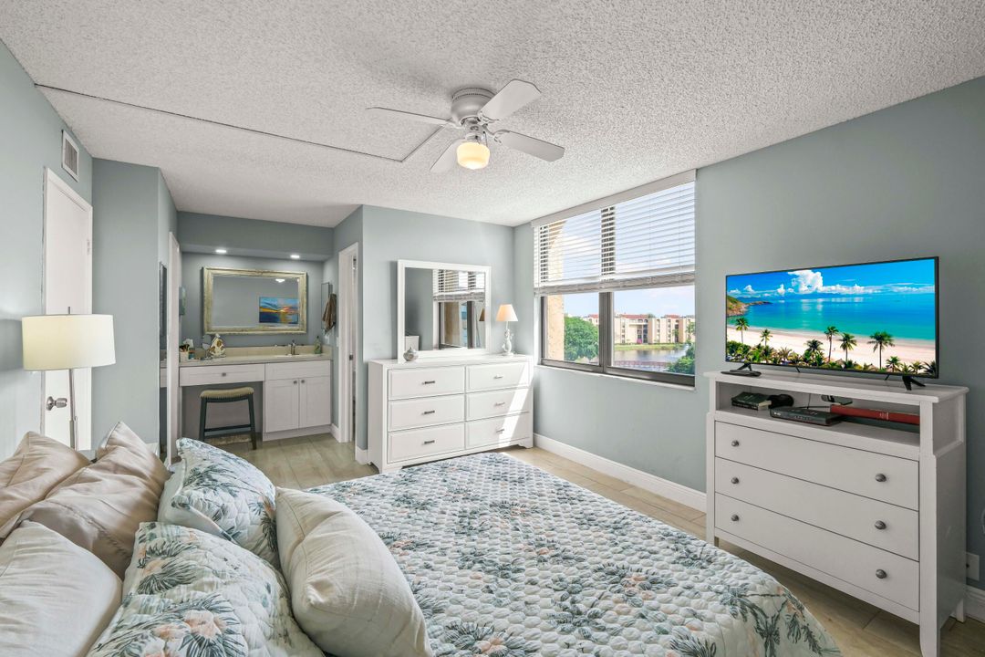 Active With Contract: $2,900 (2 beds, 2 baths, 1175 Square Feet)