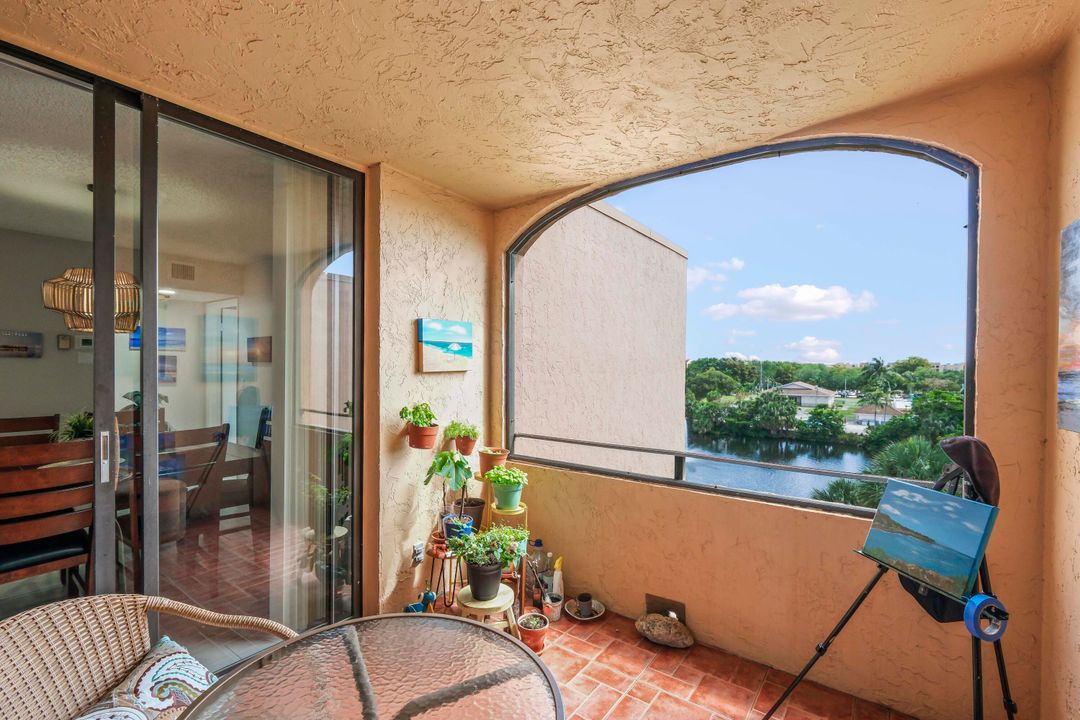 Active With Contract: $2,900 (2 beds, 2 baths, 1175 Square Feet)