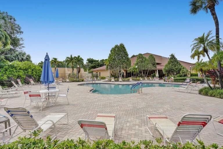 Active With Contract: $2,900 (2 beds, 2 baths, 1175 Square Feet)