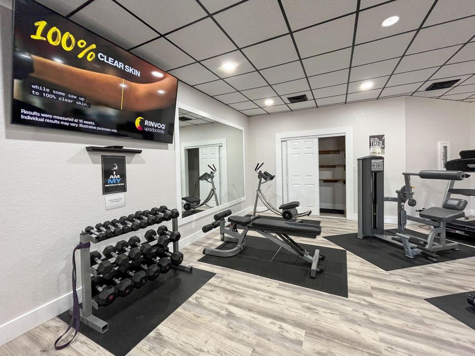 Active With Contract: $2,900 (2 beds, 2 baths, 1175 Square Feet)